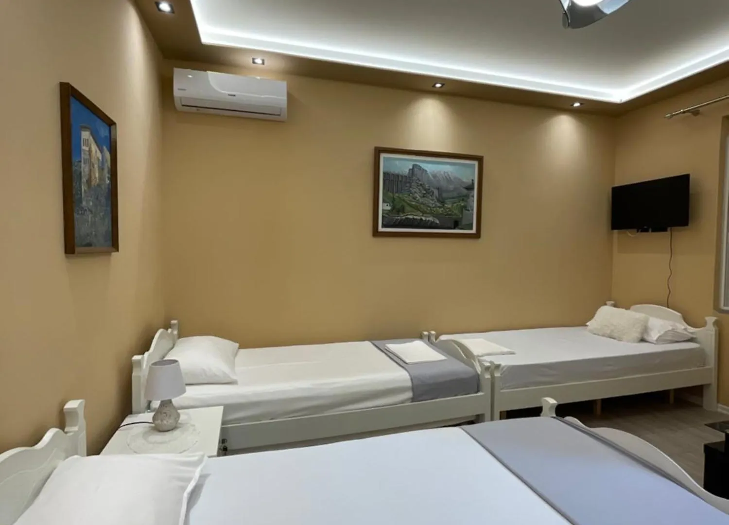 Latifi Guesthouse Gjirokaster 0*,  Albania