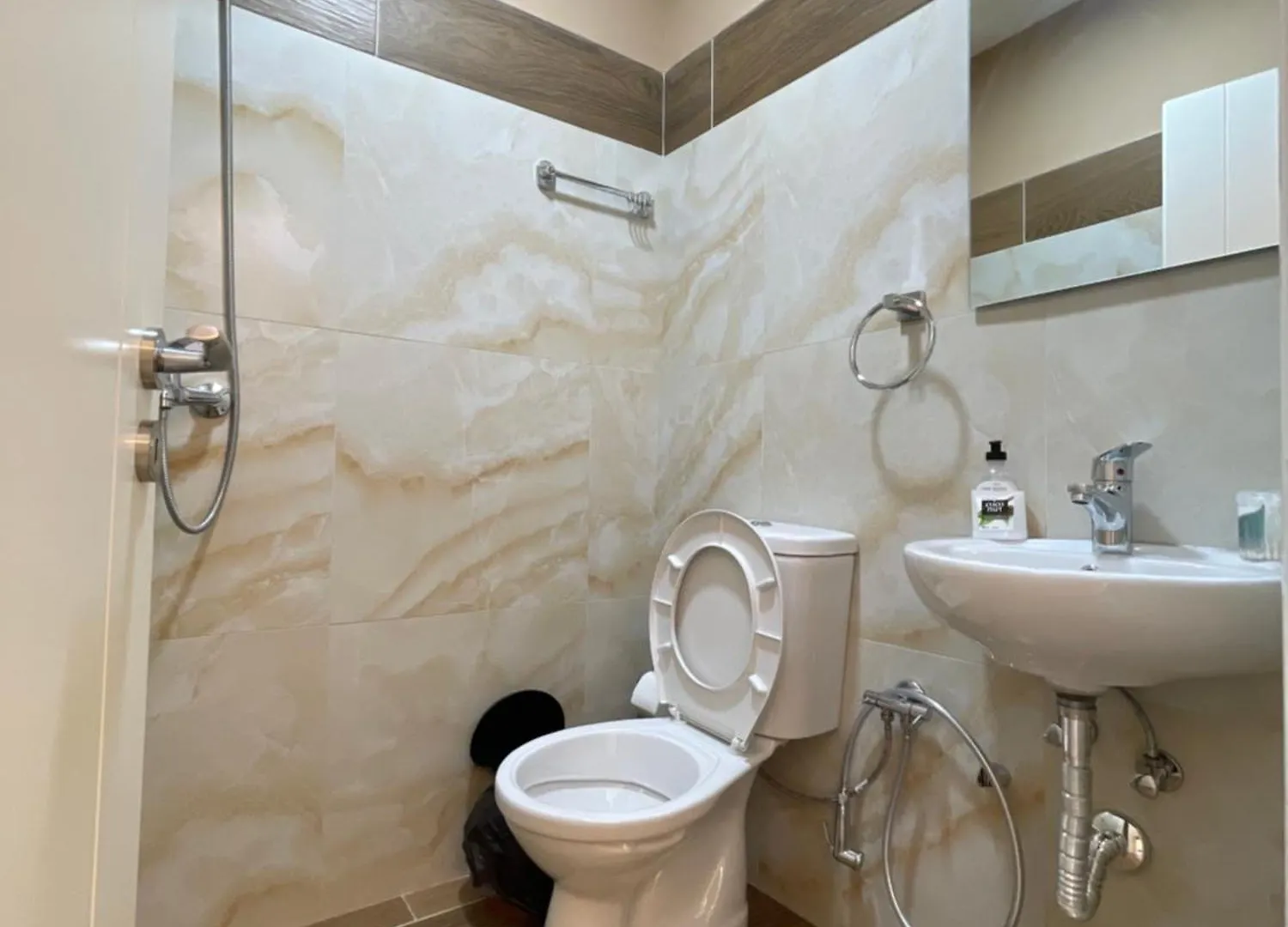 Latifi Guesthouse Gjirokaster Guest house
