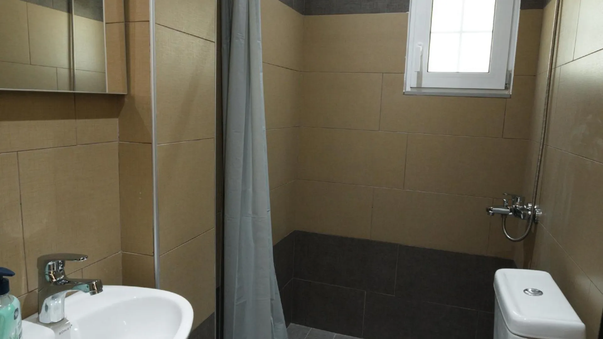 Latifi Guesthouse Gjirokaster