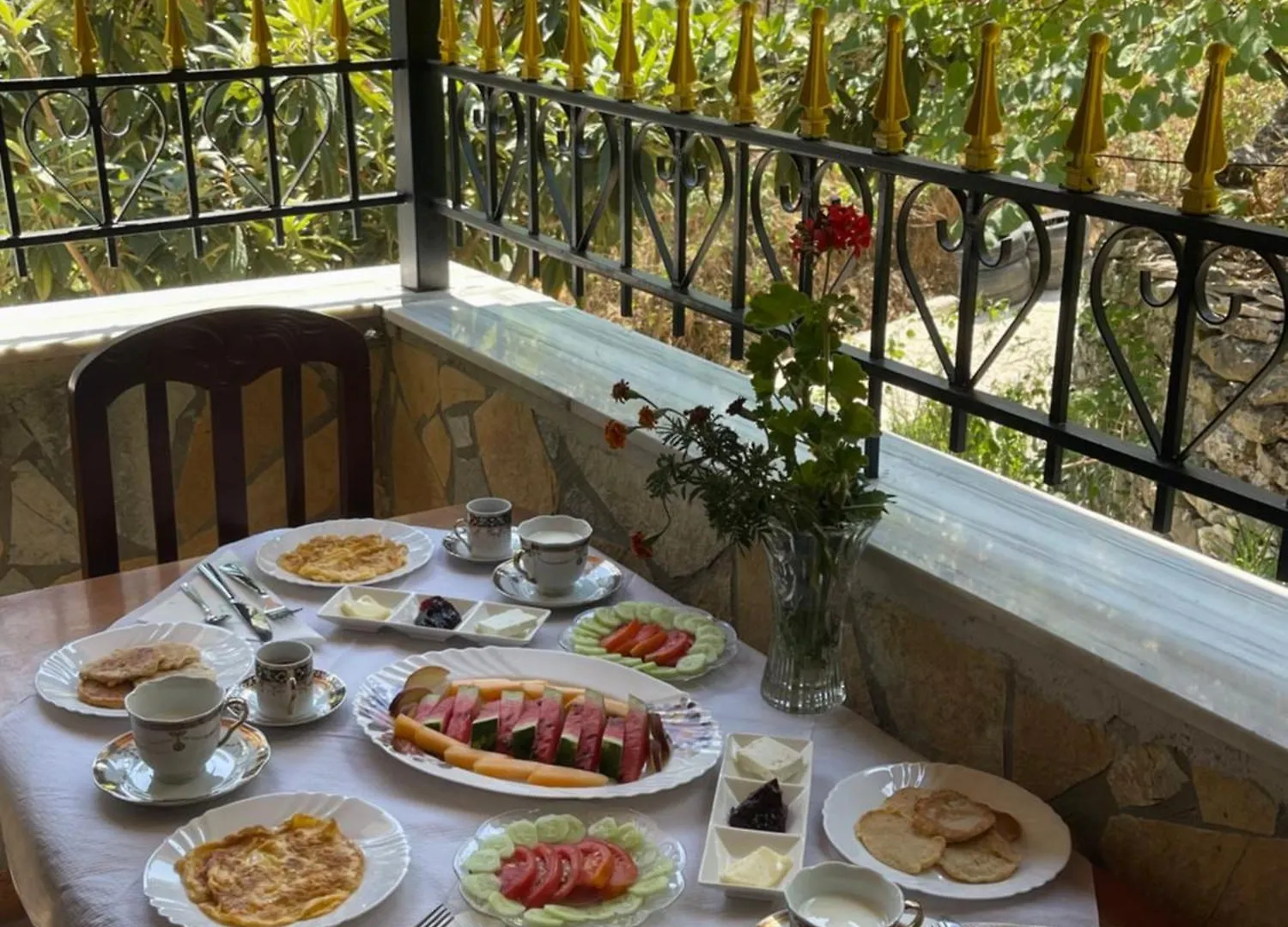 Latifi Guesthouse Gjirokaster 0*,