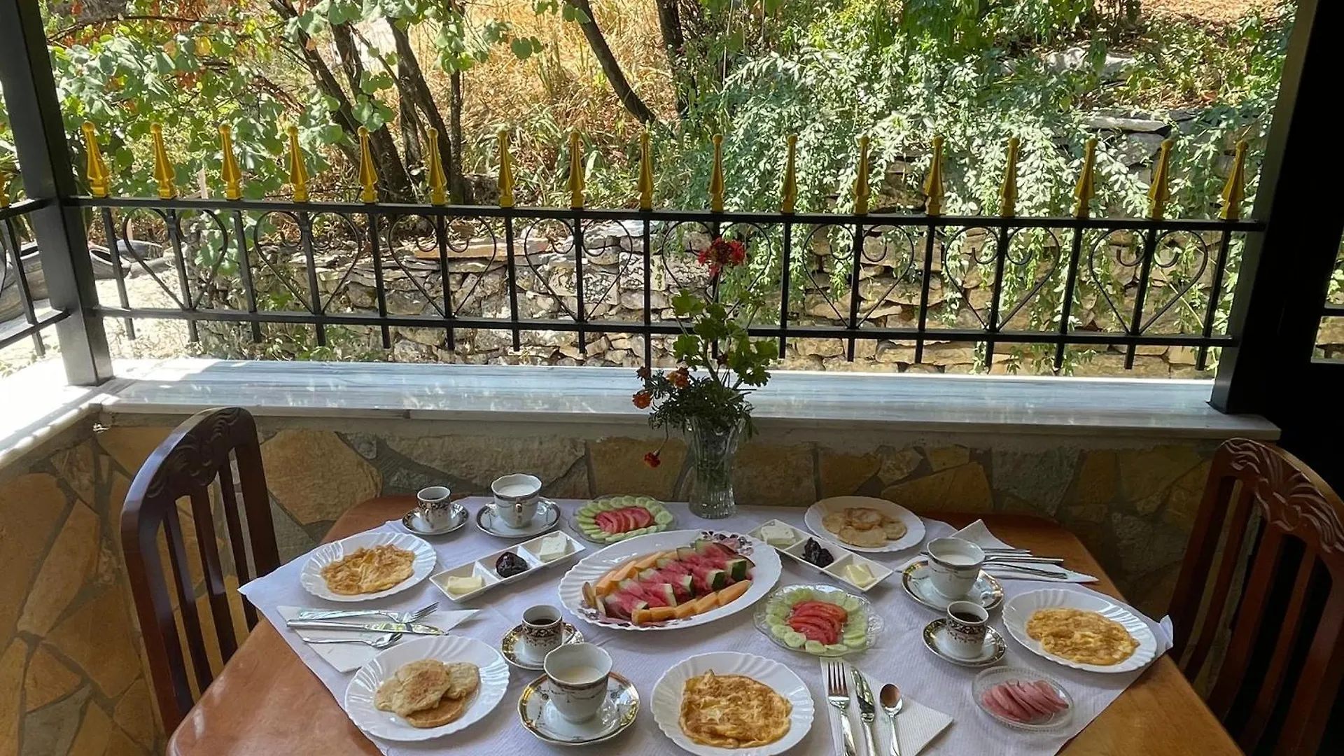 Latifi Guesthouse Gjirokaster