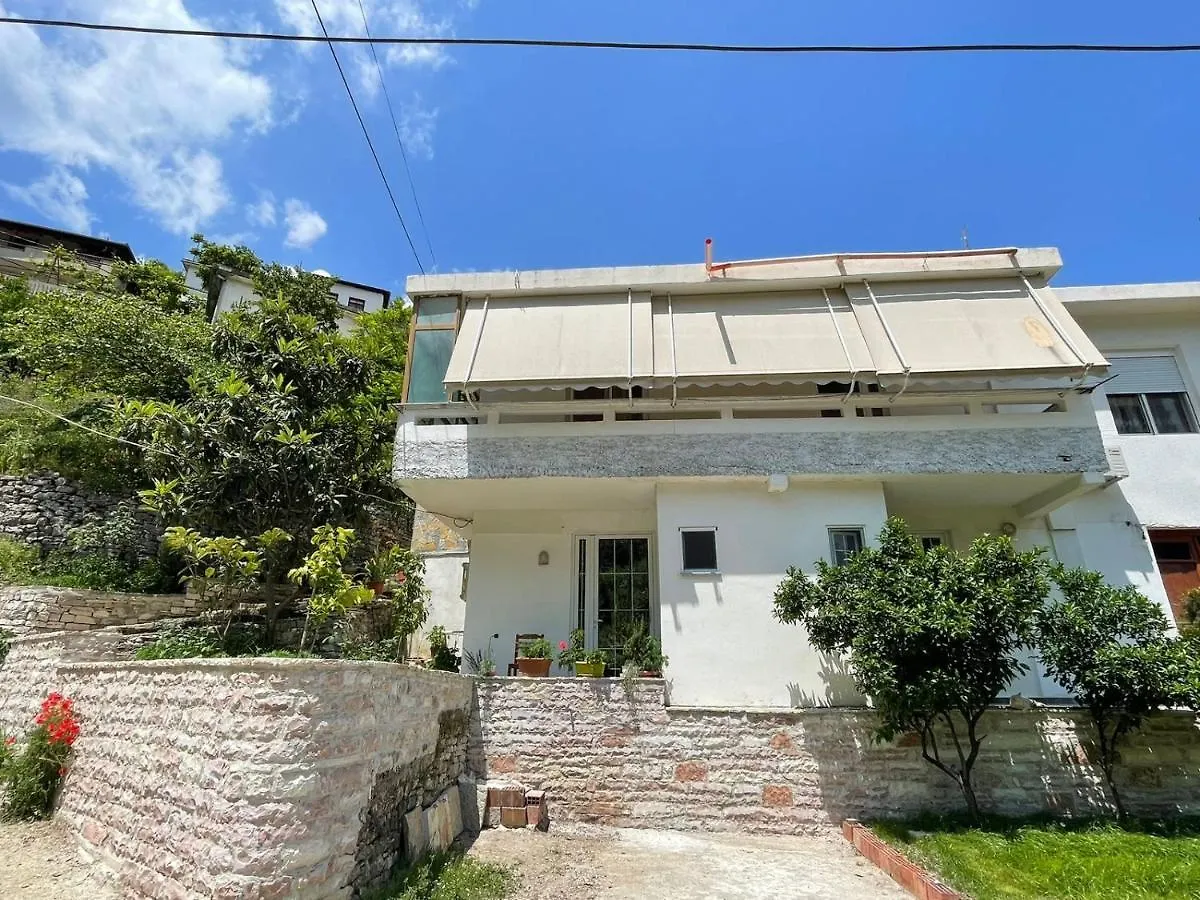 Latifi Guesthouse Αργυρόκαστρο