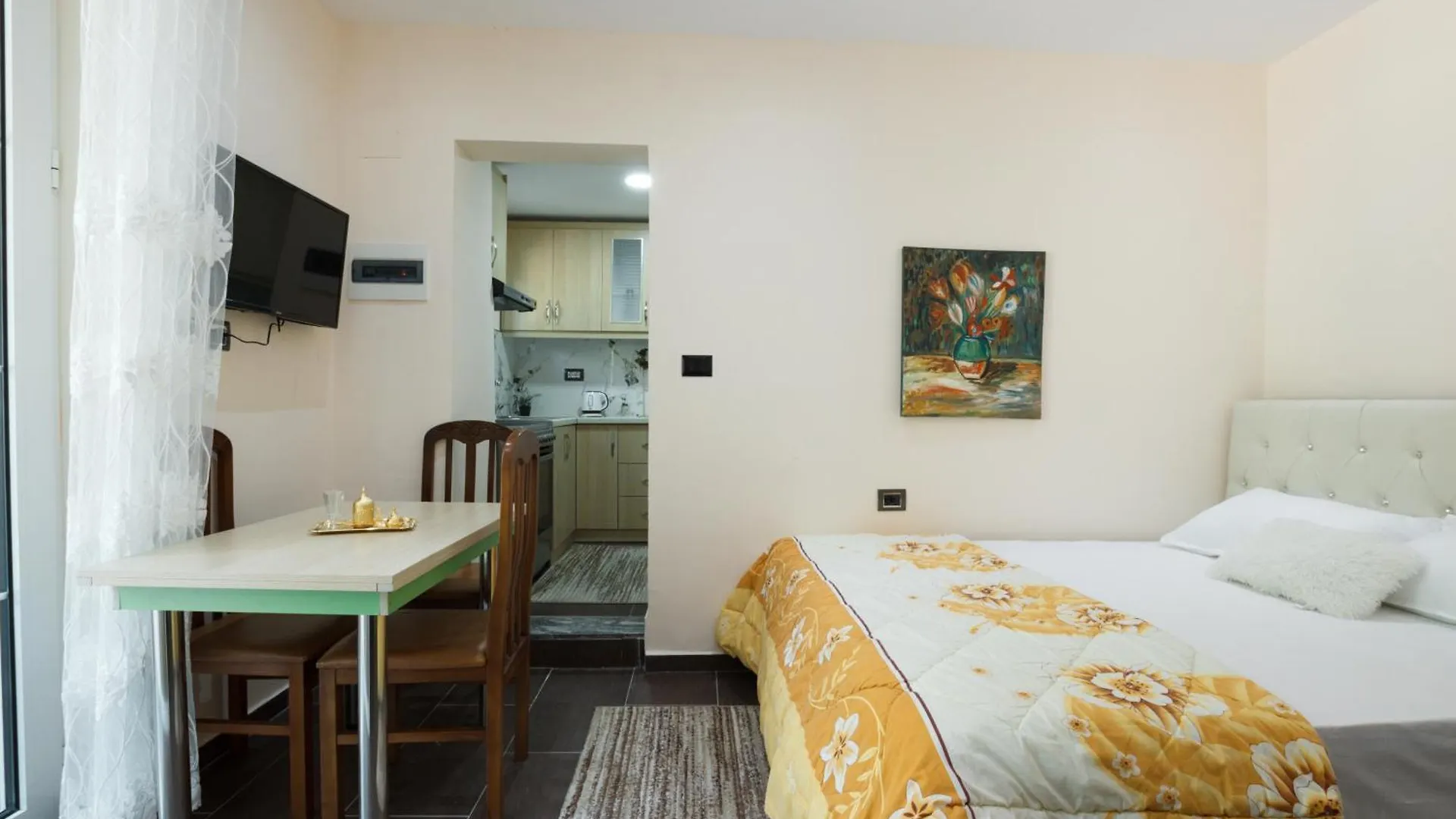 Latifi Guesthouse Αργυρόκαστρο